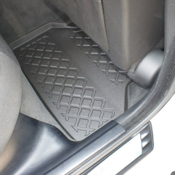 Tapis avec bords relevés BMW Série 5 E60, fabrication 07.2003 - 02.2010, carrosserie sedán | 602058