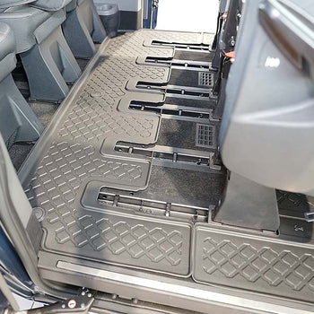 Tapis avec bords relevés Ford Tourneo Custom, fabrication 01.2013 - 2018, carrosserie van empattement l1 et l2, boîte de vitesse manuelle et automatique, rangée 3 | 693145