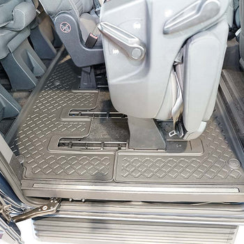 Tapis avec bords relevés Ford Tourneo Custom, fabrication 01.2013 - 2018, carrosserie van empattement l1 et l2, boîte de vitesse manuelle et automatique, rangée 3 | 693145