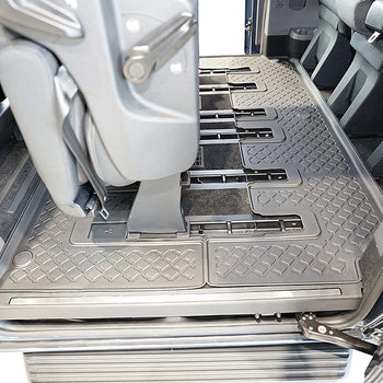 Tapis avec bords relevés Ford Tourneo Custom, fabrication 01.2013 - 2018, carrosserie van empattement l1 et l2, boîte de vitesse manuelle et automatique, rangée 3 | 693145