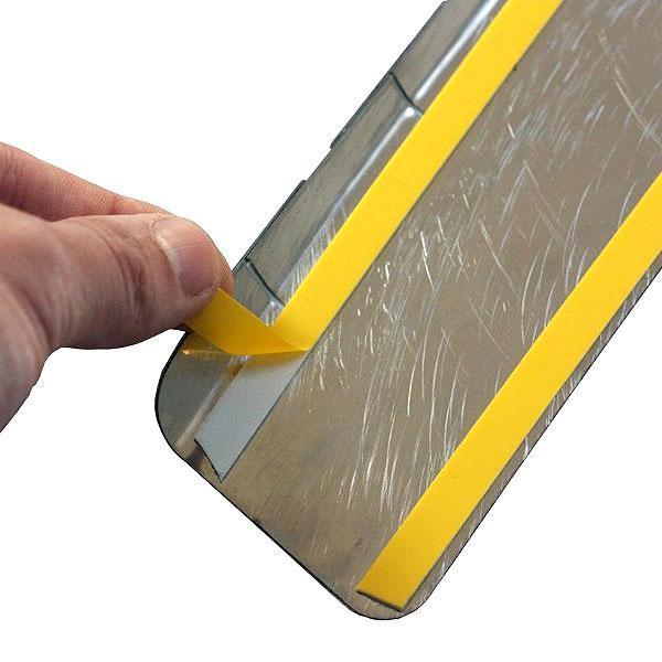 Montage avec du ruban adhésif de 3M