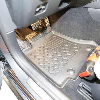 Tapis avec bords relevés Mercedes Classe C W206 PHEV, fabrication 10.2021 - présent, carrosserie sedán | 604005