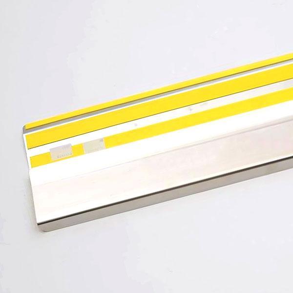 Montage avec du ruban adhésif de 3M