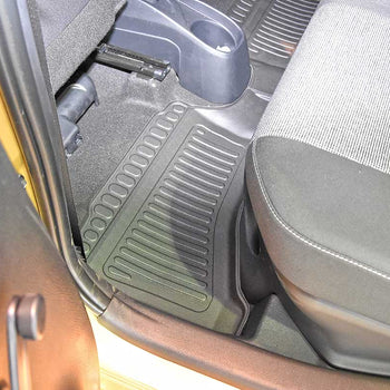 Tapis avec bords relevés Toyota Yaris III Hybrid, fabrication 2015 - 08.2020, carrosserie berline, hybride #1 - 8